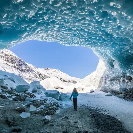 Grottes de glace : explorez ces merveilles souterraines en montagne